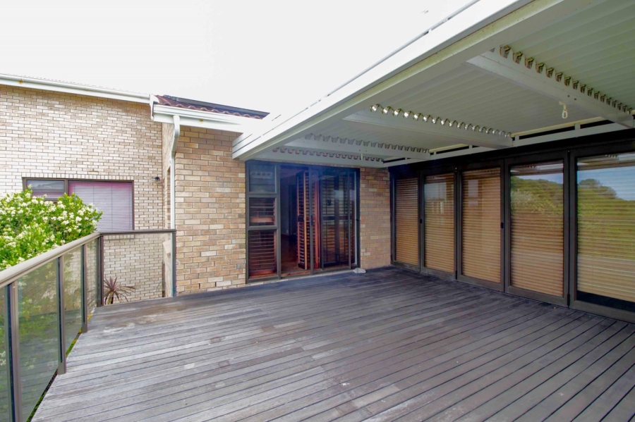 5 Bedroom Property for Sale in Paradise Beach Eastern Cape